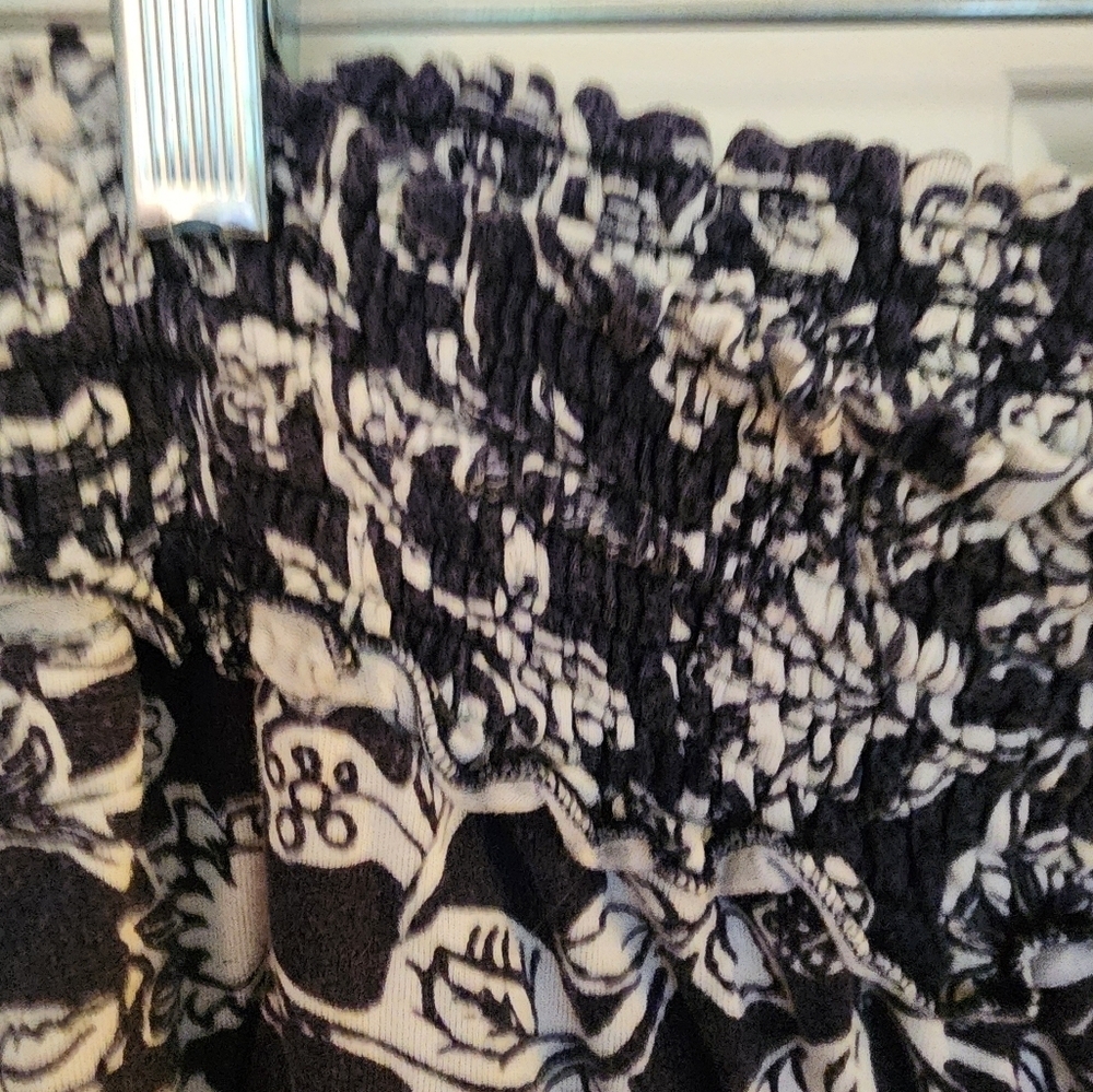 By Anthropologie Floral Tropical Print Shorts Size Large Navy Resort Vacatiom - Picture 5 of 7